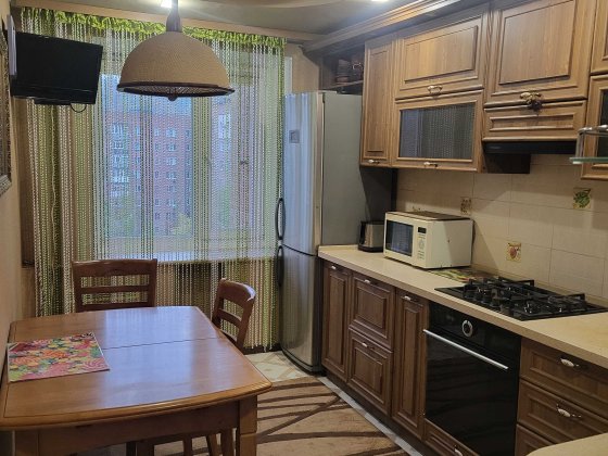 Здам СВОЮ 3-кімнтанту квартиру на Подолі ДОВГОСТРОКОВО Полтава