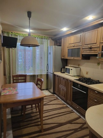 Здам СВОЮ 3-кімнтанту квартиру на Подолі ДОВГОСТРОКОВО - фото 1