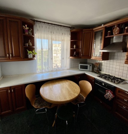 Сдам 3к Новоместенская с ремонтом мебелью и техникой - фото 1