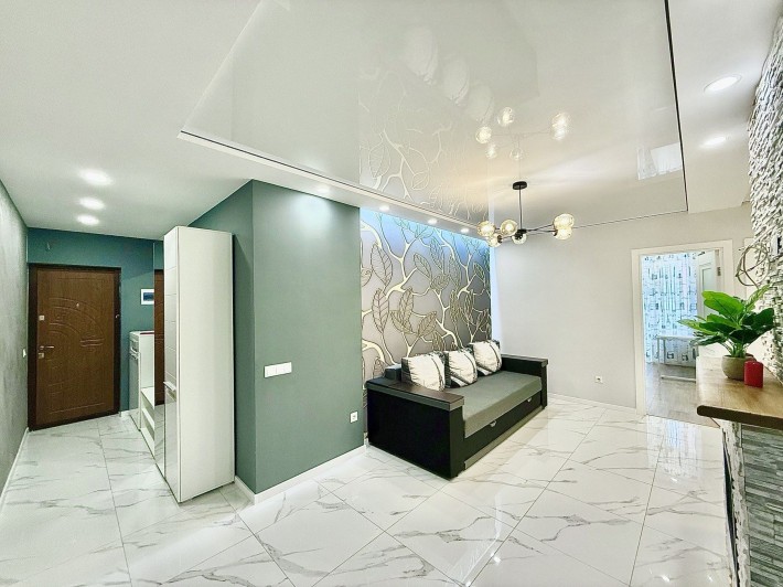 Стильна та сучасна квартира  у новобудові - фото 1