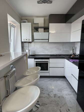 Оренда 2 кімнатної квартири з видом на озеро - фото 1