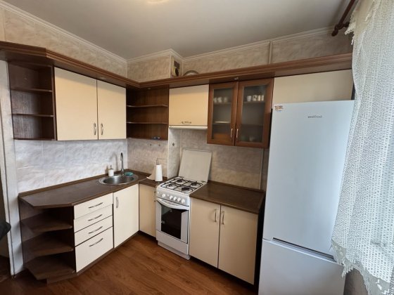 Здається 2 кімнатна квартира на Карачунах .