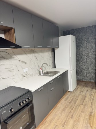 Здам в цетрі міста двох кімнатну квартиру з кухнею соудією не агенств - фото 1