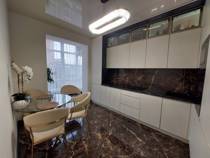 Здається в оренду 2 кімнатна квартира по вул.Мельника/центр - фото 1