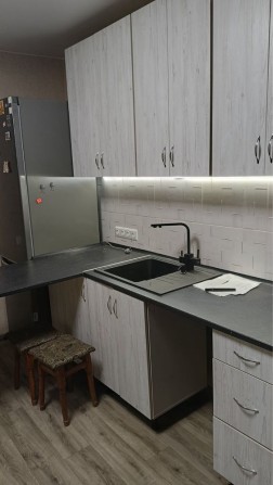 ПРОДАЖ. Кімната в гуртожитку. Біля метро. - фото 1