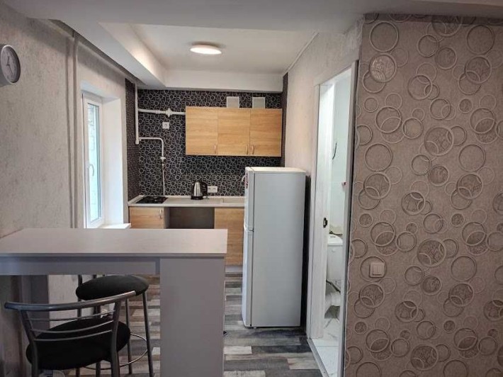 Продам кімнату з окремою кухнею та санвузлом.Ремонт, меблі та техніка. - фото 1