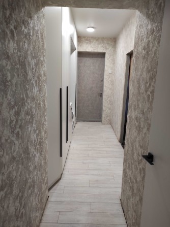 продам двух комнатную квартиру центр. - фото 1