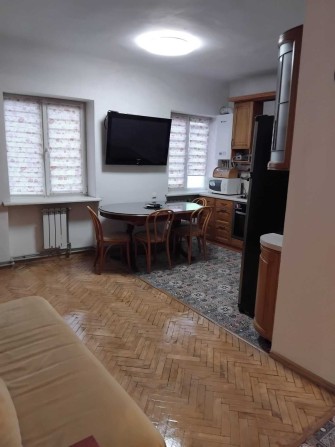 Оренда в центрі 2-х  квартири з студією-кухнею - фото 1