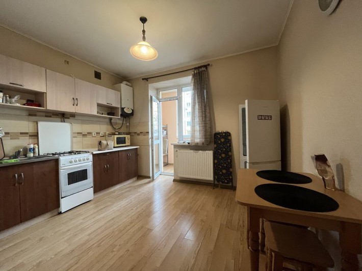 Новобудова.Тихий район,закритий двір. - фото 1