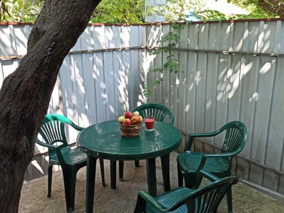 Центр, р-он Монастирської, 2-поверх. квартира з окремим двором. Полтава