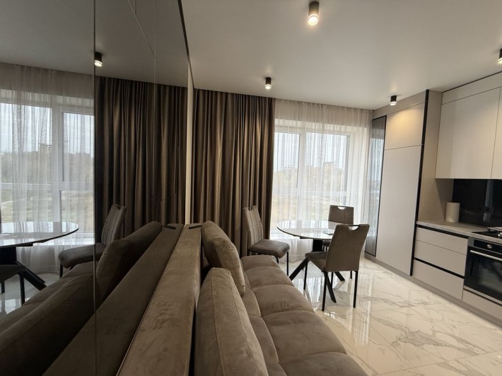 Оренда розкішної квартири з виглядом на озеро - фото 1