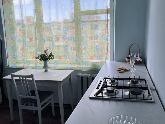 Юності 9  кімнату продам Киев