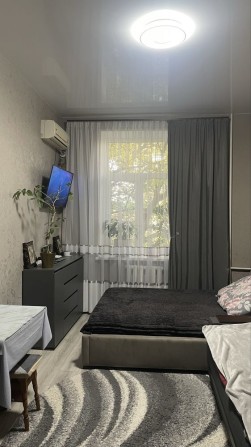 Продам комнату с кап. ремонтом в Пересыпском р-не! - фото 1