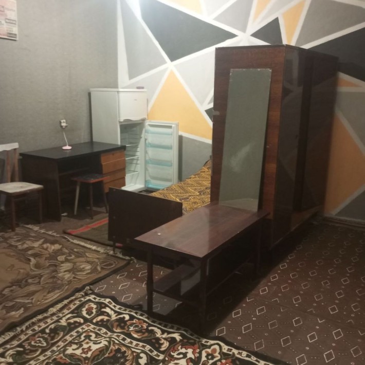 ПРОДАМ велику кімнату 30 кв м  в центрі міста ! - фото 1