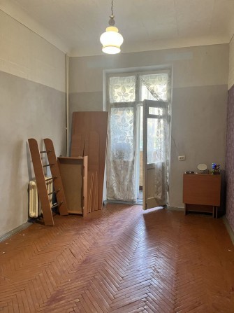 Продам комнату 14м2 с балконом метро ХТЗ 5-7 минут пешком - фото 1