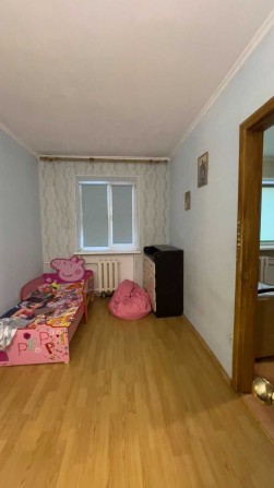 Три комнаты в коммунальной квартире. Два соседа. Ремонт. - фото 1