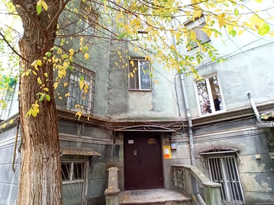 Продам выделенную комнату в центре с одним соседом Одеса