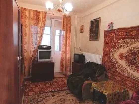 1 гостинка с балконом недалеко от метро Масельского!