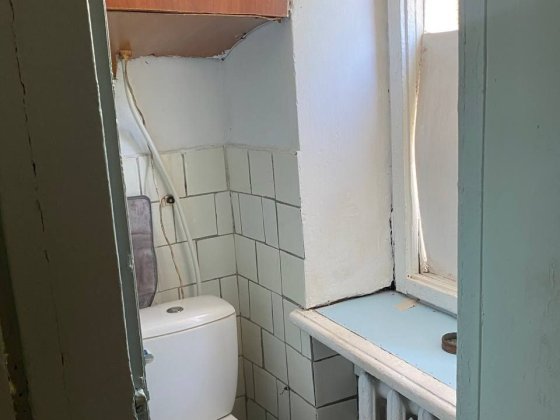 Продам комнату в коммуне. Світле