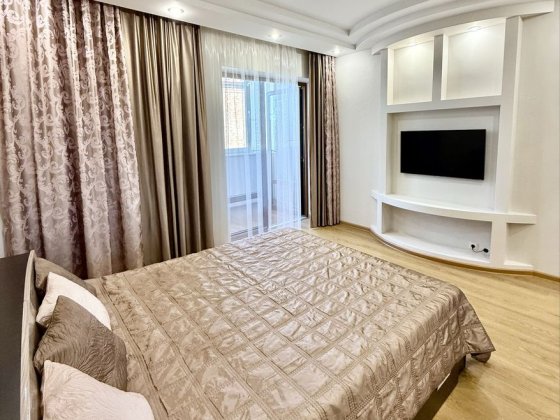 ТЕРМІНОВО 2-х кімнатна на Героїв Майдану Чернівці