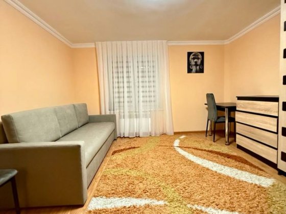 ЦЕНТР! Здам СВІЖУ 1 кімнатну, КИЇВСЬКА (ТЕАТРАЛЬНА ПЛОЩА), новий диван Черновцы