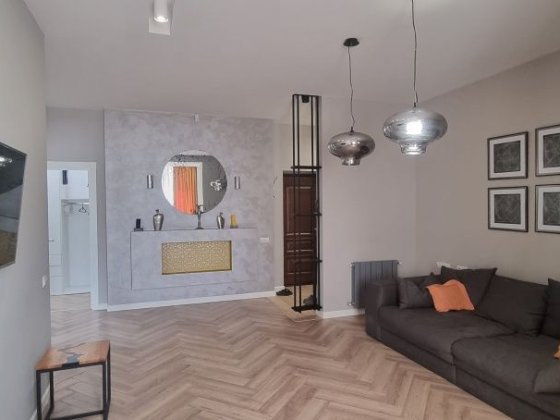 Сучасна квартира в Центрі міста Херсон. Автономне опалення . Херсон