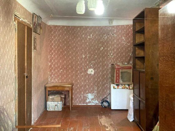 Здається дво кімнатна квартира. Без ремонту.