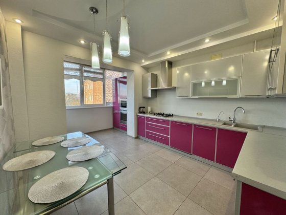 Здам 2-кімнатну квартиру на Героїв Майдану (Дельфіни) Черновцы