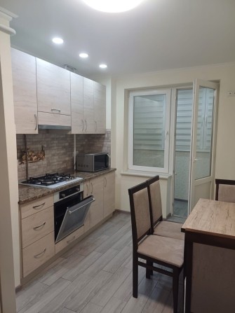 Оренда 1-кімнатної новобудови на проспекті Незалежності - фото 1