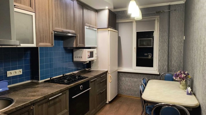 Оренда чотирикімнатної квартири по вул. Нарбутівській - фото 1