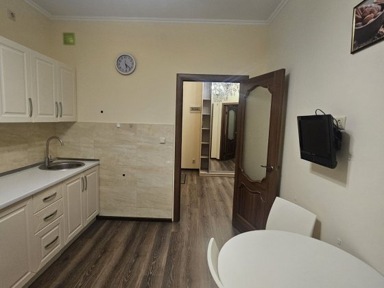 Здається 1 кімнатна з газом поруч ТРЦ " Токіо" Ужгород