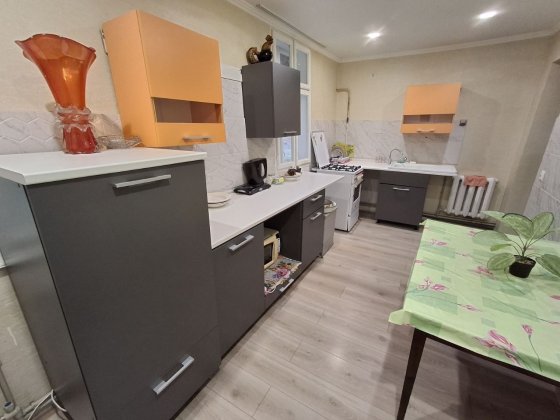 Здається 2 км кв Р-н Центр  зуп."Зелений ринок"