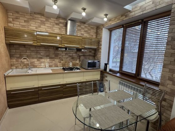 Оренда просторої 2-кімнатної квартири в центрі міста (район Прогресу) Чернигов