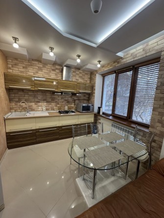 Оренда просторої 2-кімнатної квартири в центрі міста (район Прогресу) - фото 1