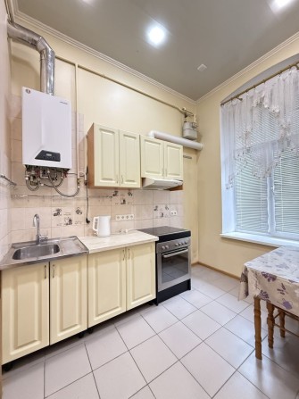 ЦЕНТР! Оренда 2х кімнатної, р-н ЦЕНТРАЛЬНОЇ ПЛОЩІ, КОНДИЦІОНЕР, ліжко! - фото 1