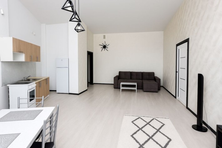 Перша здача! Центр! Простора 1к кв укомплектована! - фото 1