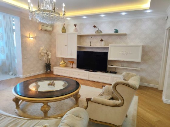 Оренда 3-к 157 кв.м. Коновальця 44А. м. Печерська 5 хв. Без % Київ