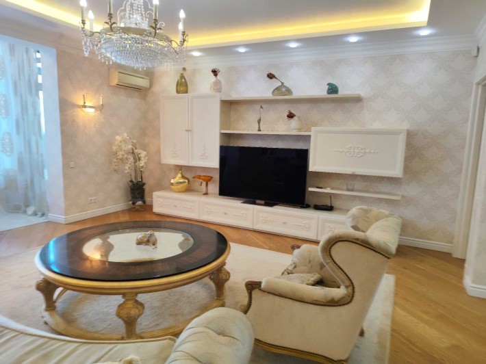 Оренда 3-к 157 кв.м. Коновальця 44А. м. Печерська 5 хв. Без % - фото 1