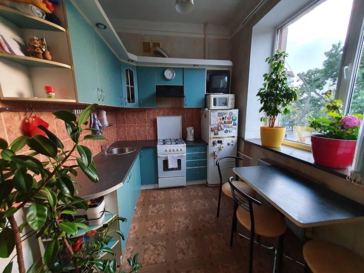 Сдаем 1 комнатную квартиру  ЦЕНТР ул Небесной Сотни 35 - фото 1