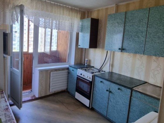 Без  комісіїї.  Пр.Оболонський  18Г