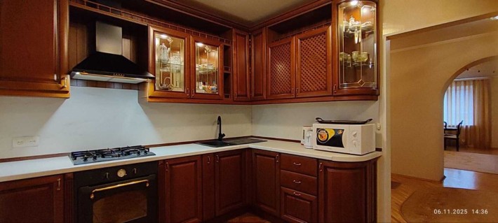 Центр! Оренда 3-к квартира, вул. Ливарна, БЕЗ МЕБЛІВ, кухня і техніка - фото 1