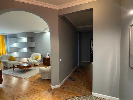 Довгострокова оренда 3 кімнатної квартири в Голосіївському районі Київ