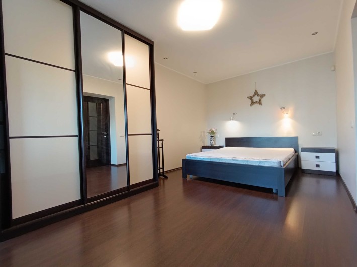 Оренда 3 х кімнатної квартири Гарматна, 23 метро  Шулявська - фото 1