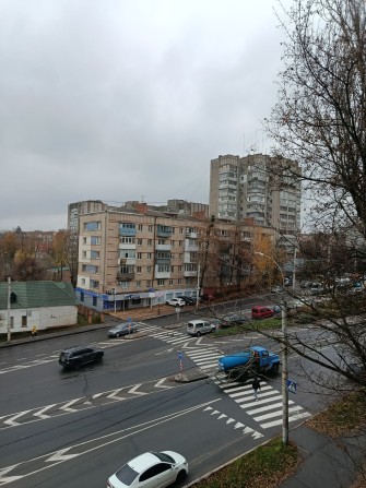 Центр,1 кімнатна, пластикові вікна, терміново, вільна - фото 1