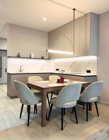 Французький Французский Тринити Бульвар фонтанов Тютюнника Маккейна - фото 1