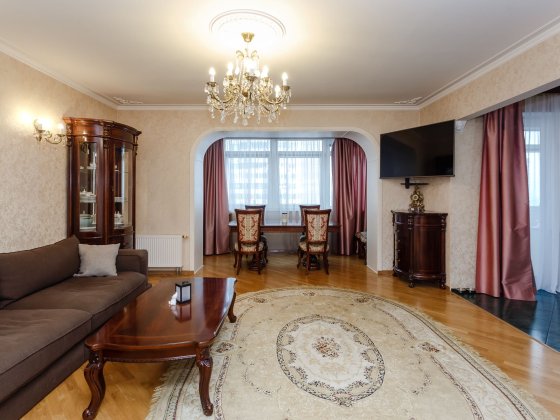 Оренда затишної квартири бул. Лесі Українки, 21 (1 хв до м. Печерська)