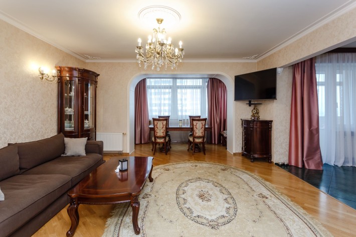 Оренда затишної квартири бул. Лесі Українки, 21 (1 хв до м. Печерська) - фото 1