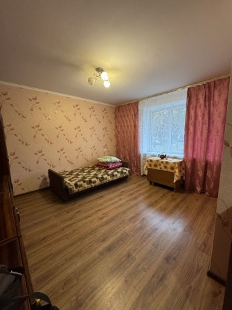 Здається 1 кімнатна на Крошні з меблями. - фото 1