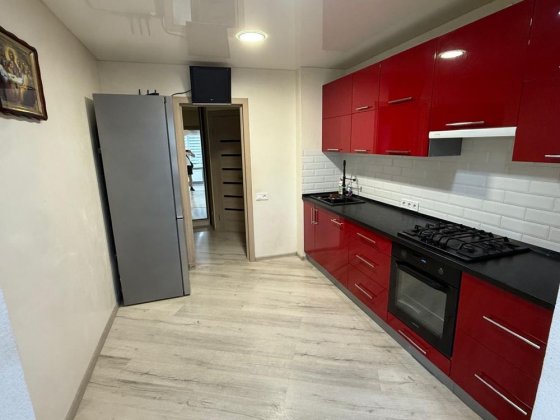 Оренда житла, 4-ох кімнатна квартира на Героїв Десантників (Богунія)