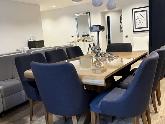 Оренда квартири 110кв м з коморою на поверсі Дніпро